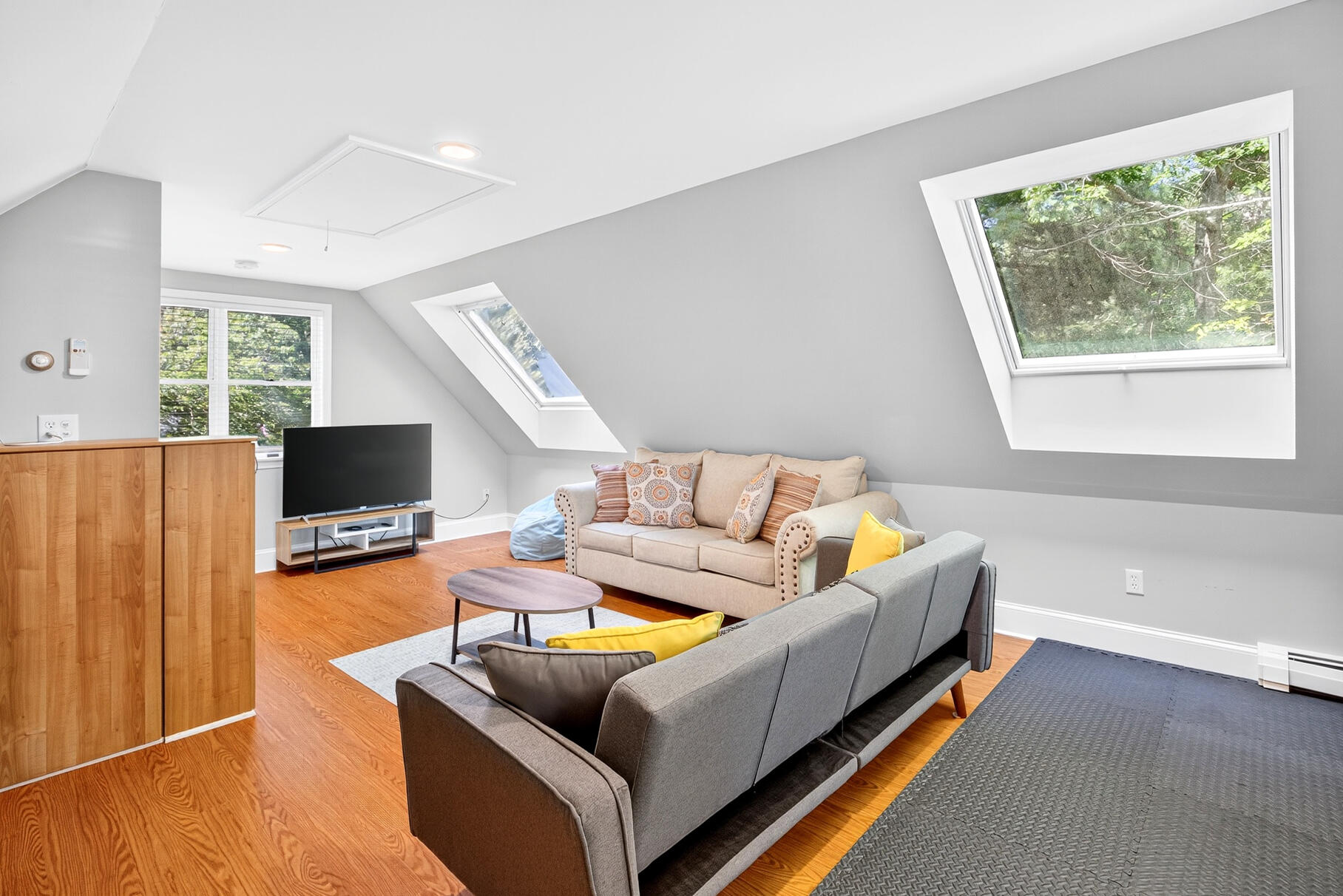 Osterville, Massachusetts 02655, United States, 3 Bedrooms Bedrooms, ,2 BathroomsBathrooms,Residential,Active,205086