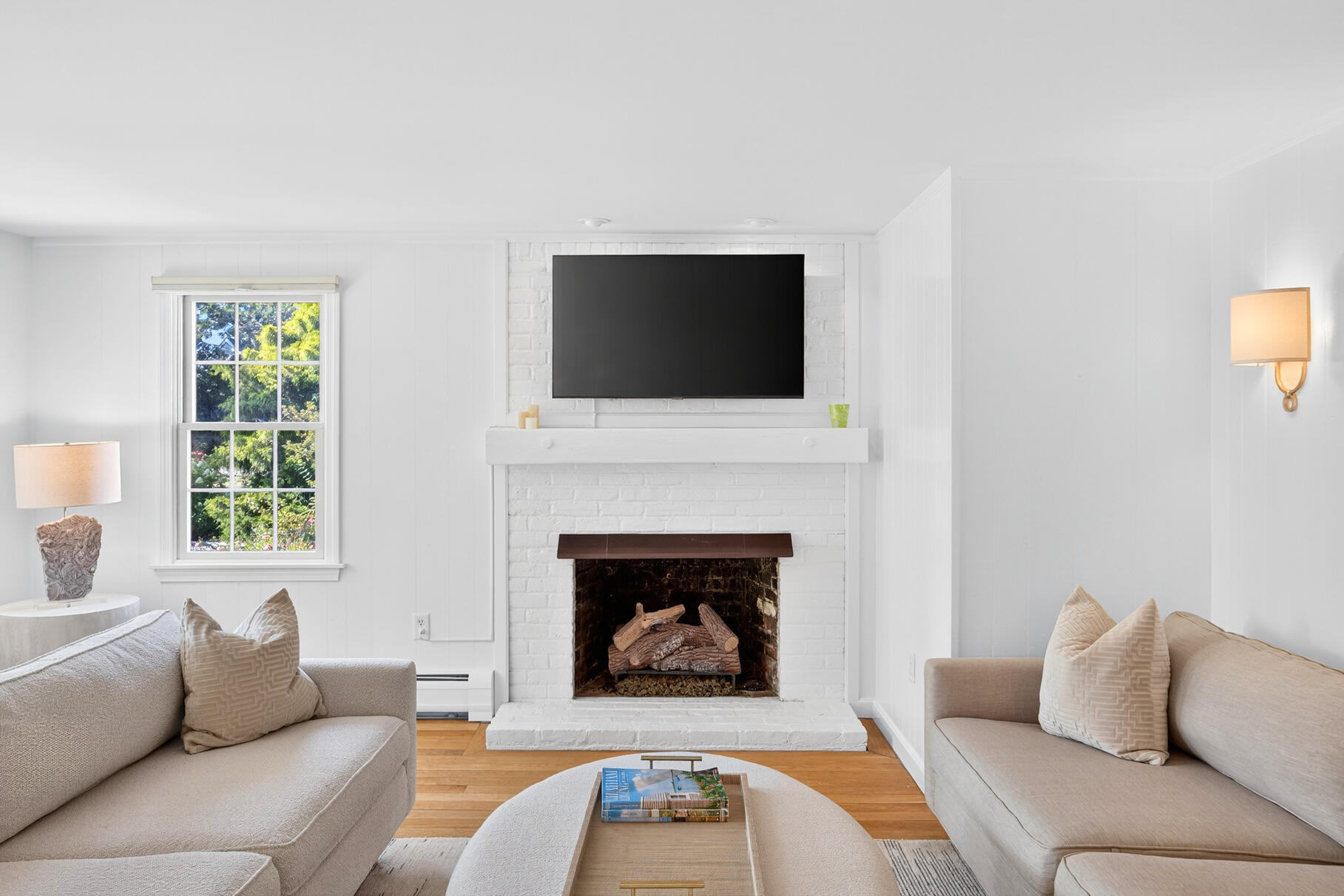 Chatham, Massachusetts 02633, United States, 4 Bedrooms Bedrooms, ,5 BathroomsBathrooms,Residential,Active,209049