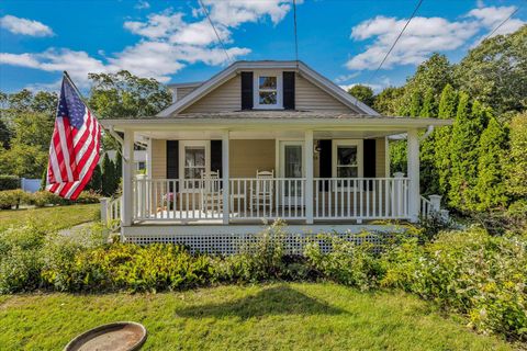 Photo of 33 Oakwood Avenue, Falmouth, MA 02540 (MLS # 22504908) Photo of 33 Oakwood Avenue, Falmouth, MA 02540 (MLS # 22504908)