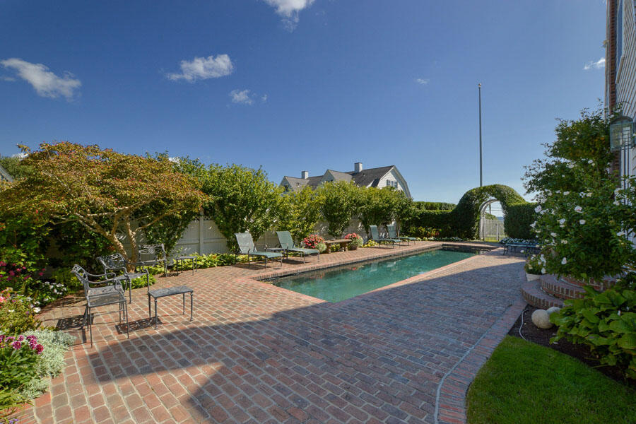 Hyannis Port, Massachusetts 02647, United States, 8 Bedrooms Bedrooms, ,6 BathroomsBathrooms,Residential,Active,232860