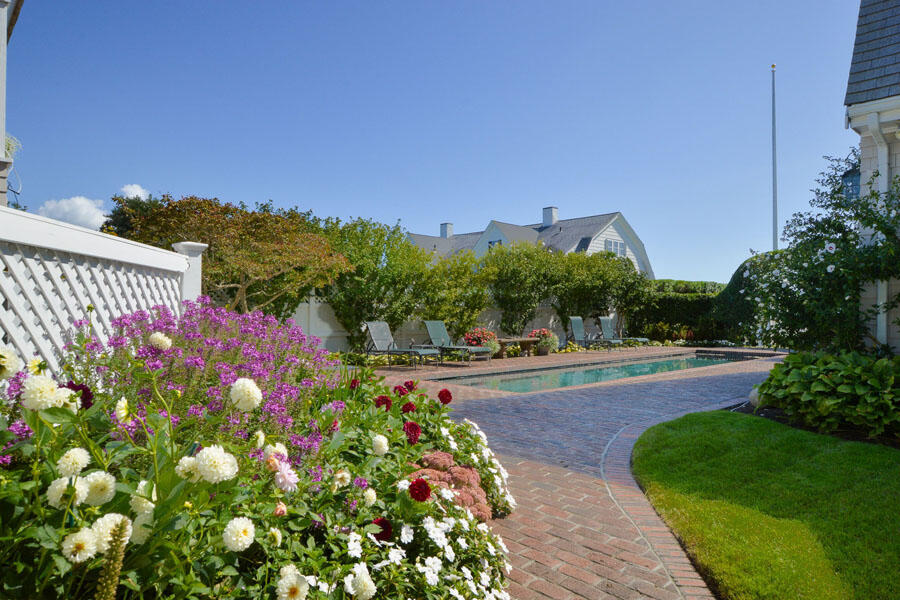 Hyannis Port, Massachusetts 02647, United States, 8 Bedrooms Bedrooms, ,6 BathroomsBathrooms,Residential,Active,232860