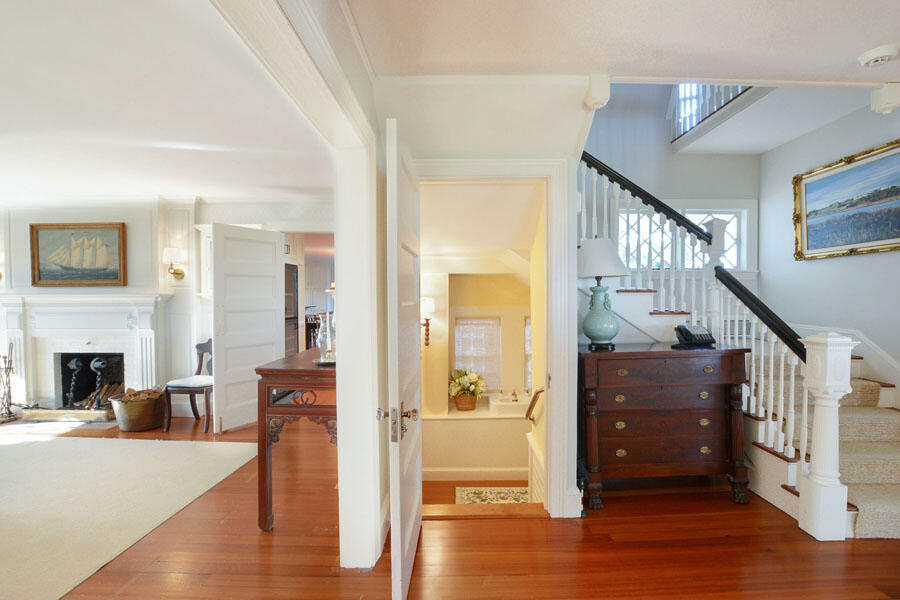 Hyannis Port, Massachusetts 02647, United States, 8 Bedrooms Bedrooms, ,6 BathroomsBathrooms,Residential,Active,232860