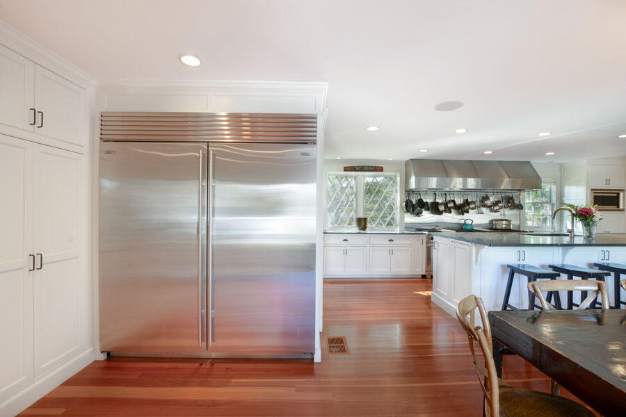 Hyannis Port, Massachusetts 02647, United States, 8 Bedrooms Bedrooms, ,6 BathroomsBathrooms,Residential,Active,232860