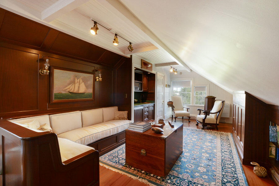 Hyannis Port, Massachusetts 02647, United States, 8 Bedrooms Bedrooms, ,6 BathroomsBathrooms,Residential,Active,232860