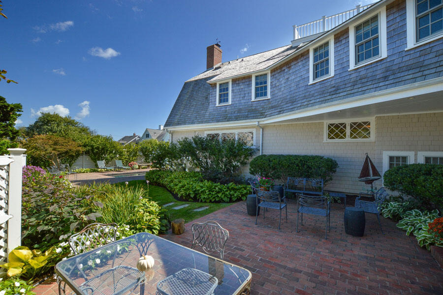 Hyannis Port, Massachusetts 02647, United States, 8 Bedrooms Bedrooms, ,6 BathroomsBathrooms,Residential,Active,232860
