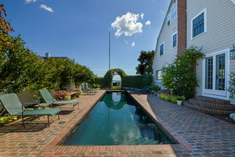 Hyannis Port, Massachusetts 02647, United States, 8 Bedrooms Bedrooms, ,6 BathroomsBathrooms,Residential,Active,232860