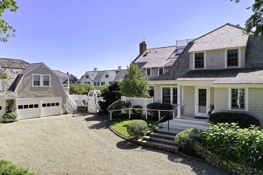 Hyannis Port, Massachusetts 02647, United States, 8 Bedrooms Bedrooms, ,6 BathroomsBathrooms,Residential,Active,232860