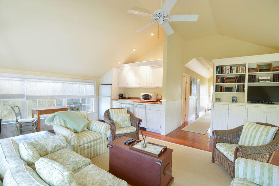 Hyannis Port, Massachusetts 02647, United States, 8 Bedrooms Bedrooms, ,6 BathroomsBathrooms,Residential,Active,232860