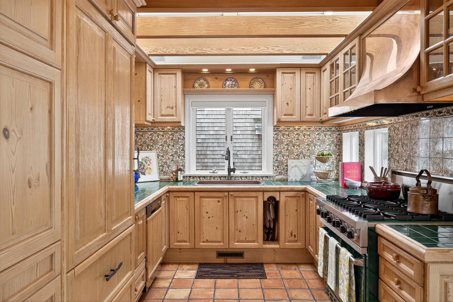 Orleans, Massachusetts 02653, United States, 4 Bedrooms Bedrooms, ,3 BathroomsBathrooms,Residential,Active,172362