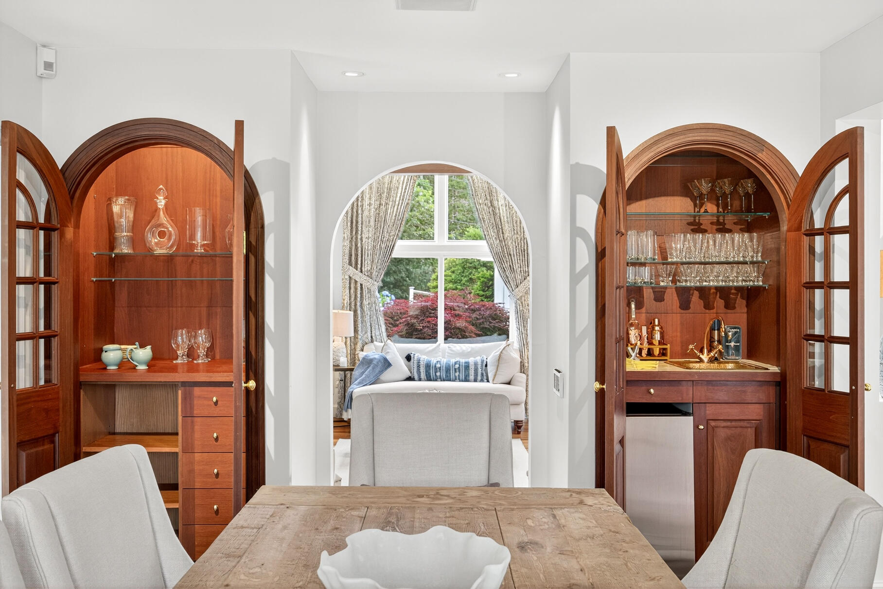 Orleans, Massachusetts 02653, United States, 4 Bedrooms Bedrooms, ,3 BathroomsBathrooms,Residential,Active,172362