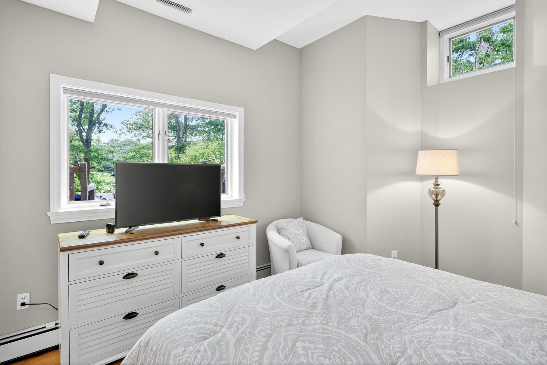 Orleans, Massachusetts 02653, United States, 4 Bedrooms Bedrooms, ,3 BathroomsBathrooms,Residential,Active,172362