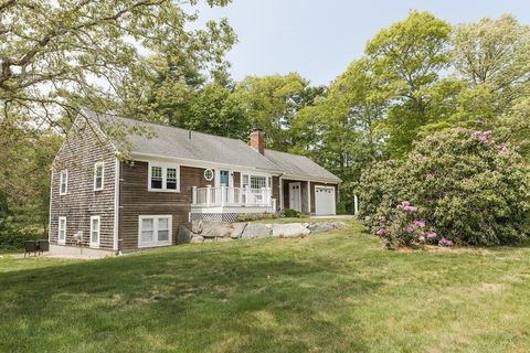 Single Family Residence in Cotuit MA 354 Mariner Circle.jpg