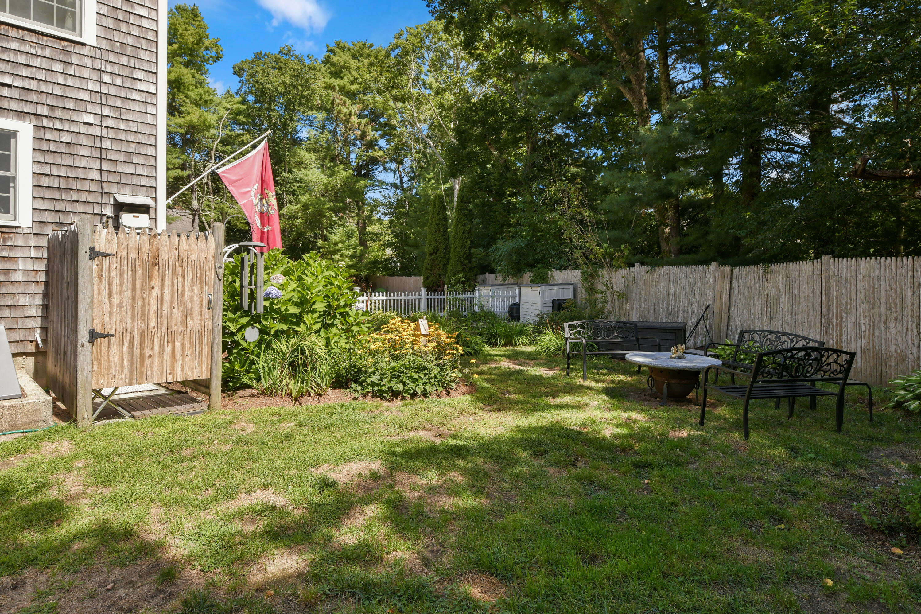 Centerville, Massachusetts 02632, United States, 3 Bedrooms Bedrooms, ,2 BathroomsBathrooms,Residential,Pending,203985