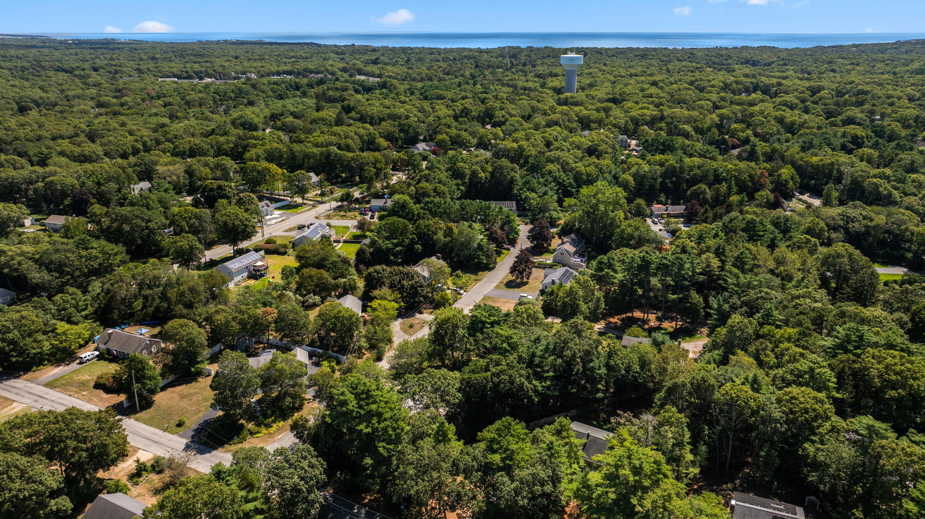 Centerville, Massachusetts 02632, United States, 3 Bedrooms Bedrooms, ,2 BathroomsBathrooms,Residential,Pending,203985