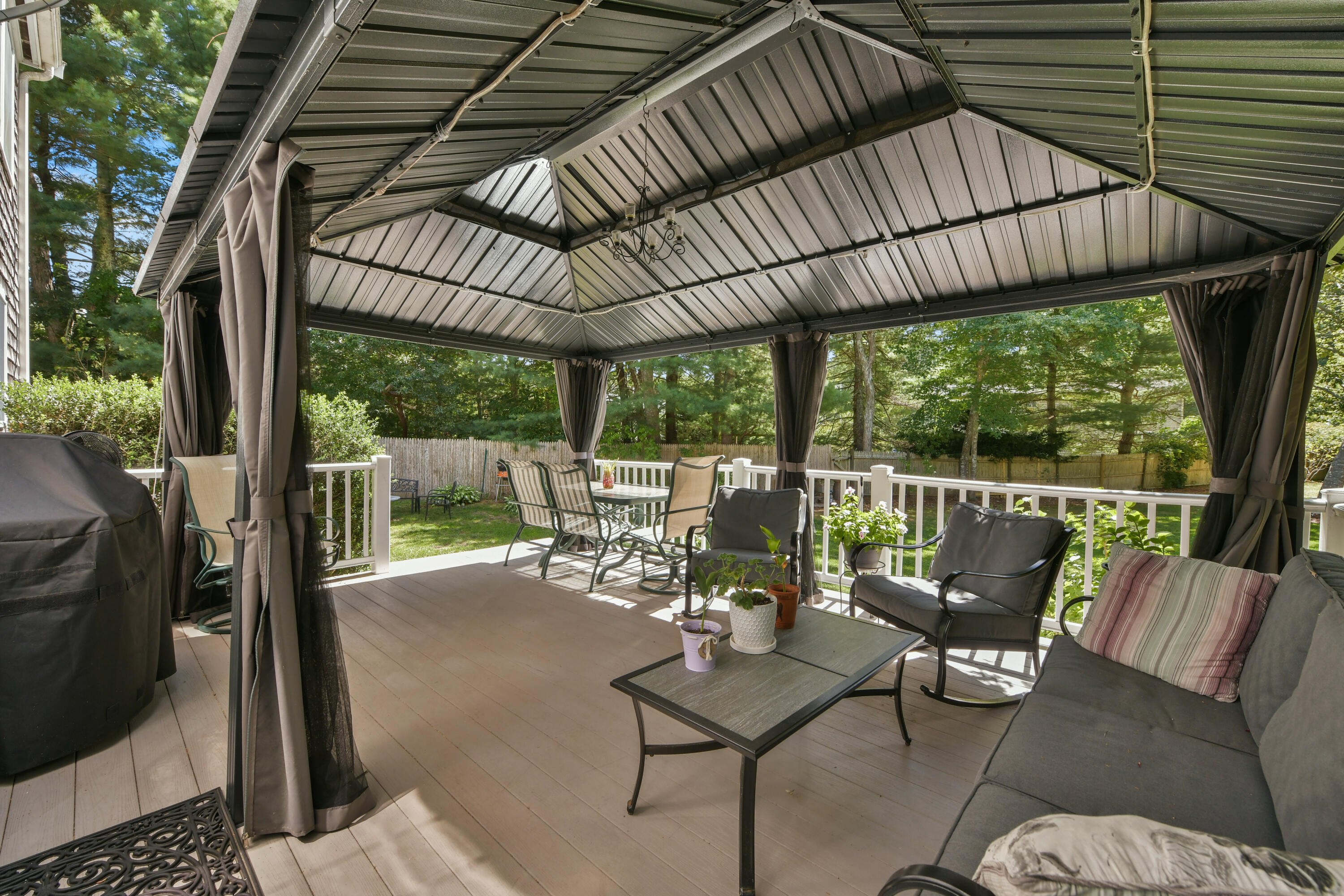 Centerville, Massachusetts 02632, United States, 3 Bedrooms Bedrooms, ,2 BathroomsBathrooms,Residential,Pending,203985