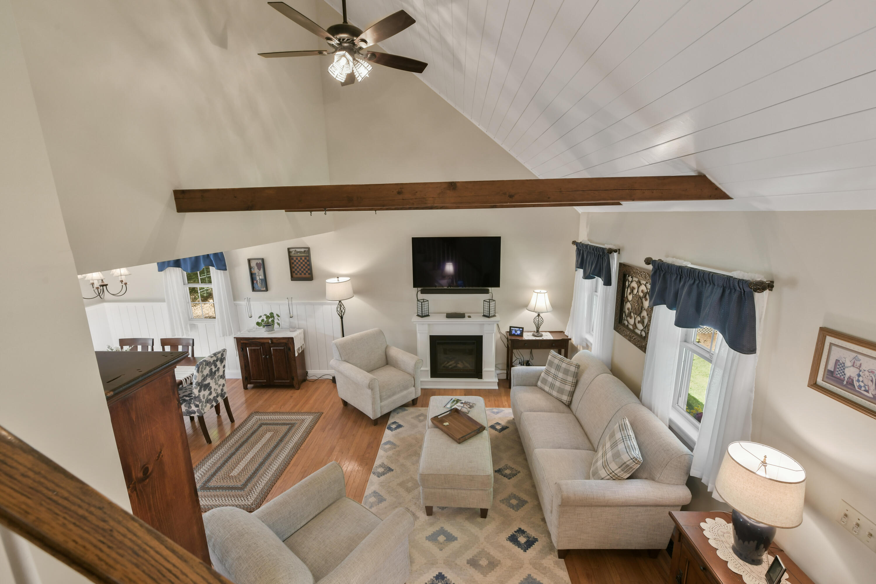 Centerville, Massachusetts 02632, United States, 3 Bedrooms Bedrooms, ,2 BathroomsBathrooms,Residential,Pending,203985