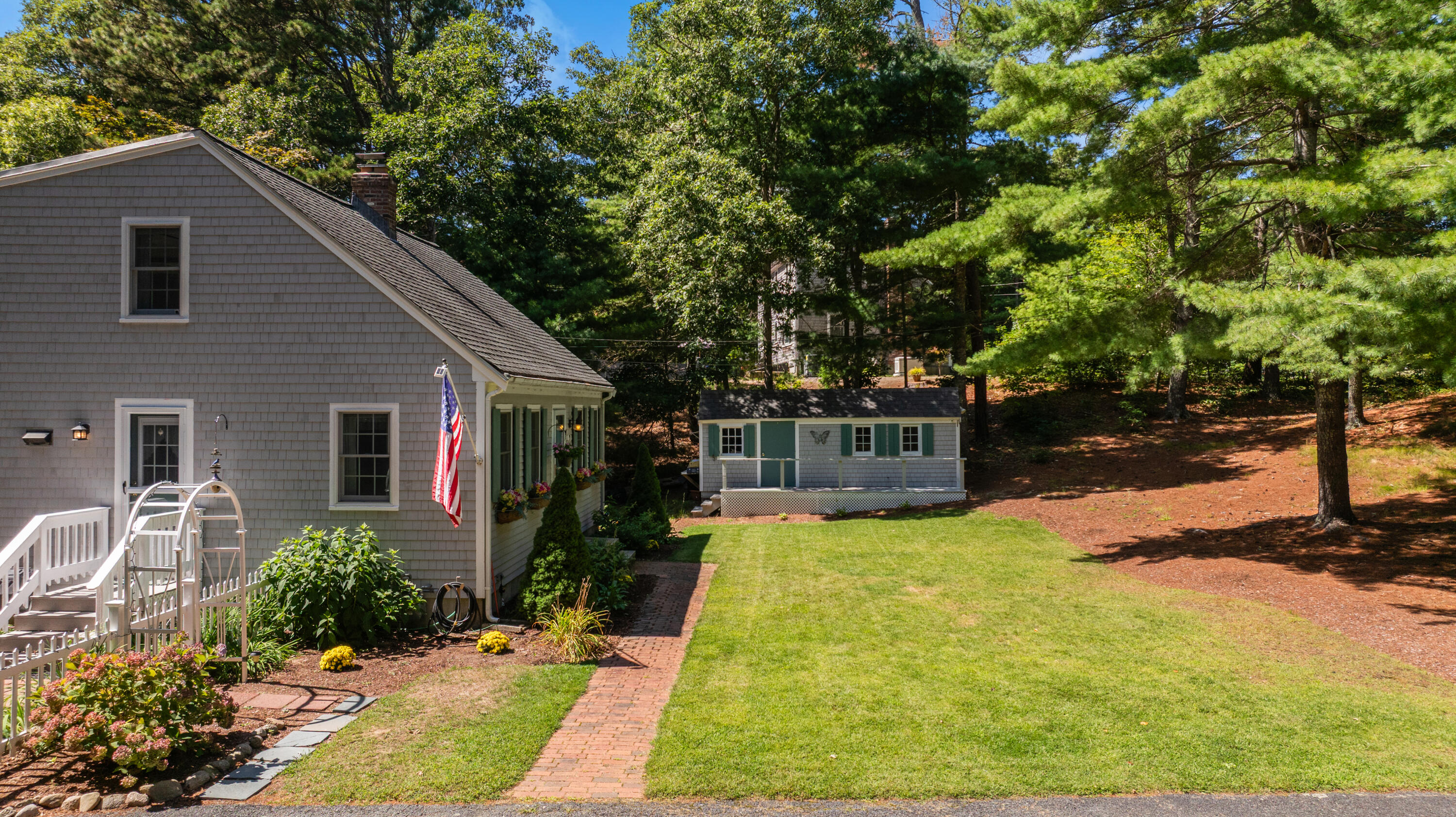 Centerville, Massachusetts 02632, United States, 3 Bedrooms Bedrooms, ,2 BathroomsBathrooms,Residential,Pending,203985