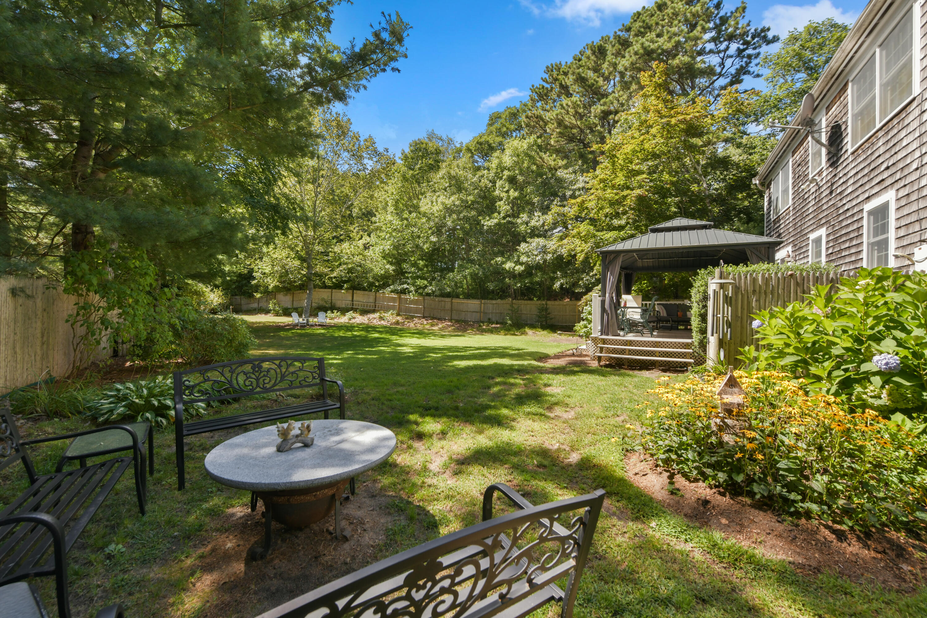 Centerville, Massachusetts 02632, United States, 3 Bedrooms Bedrooms, ,2 BathroomsBathrooms,Residential,Pending,203985