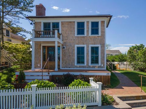 Duplex in Provincetown MA 28 Bradford Street 31.jpg