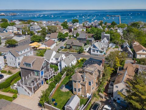 Duplex in Provincetown MA 28 Bradford Street 29.jpg