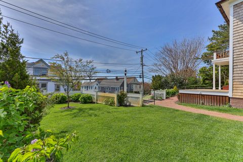 Duplex in Provincetown MA 28 Bradford Street 27.jpg