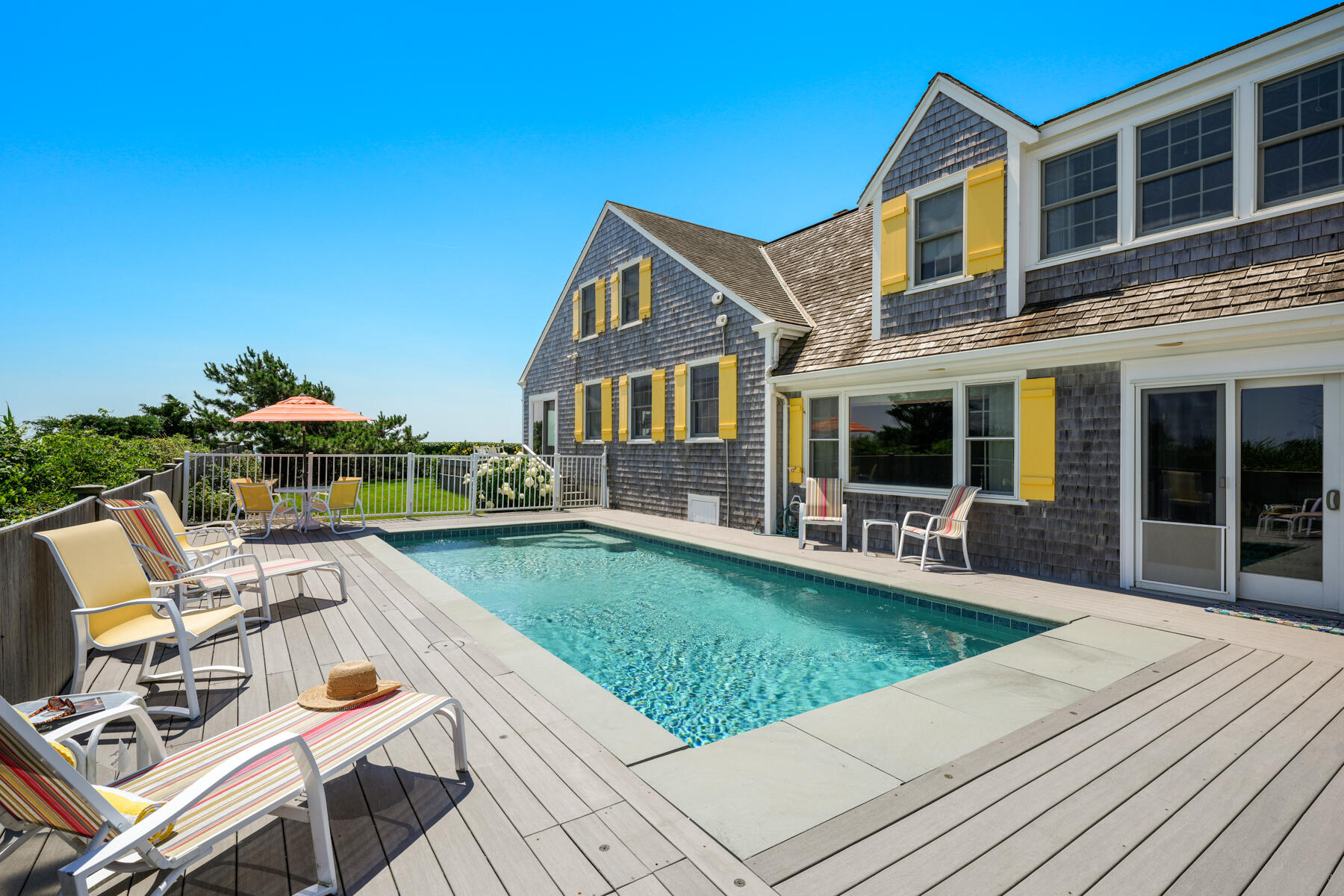 Osterville, Massachusetts 02655, United States, 6 Bedrooms Bedrooms, ,5 BathroomsBathrooms,Residential,Active,198282