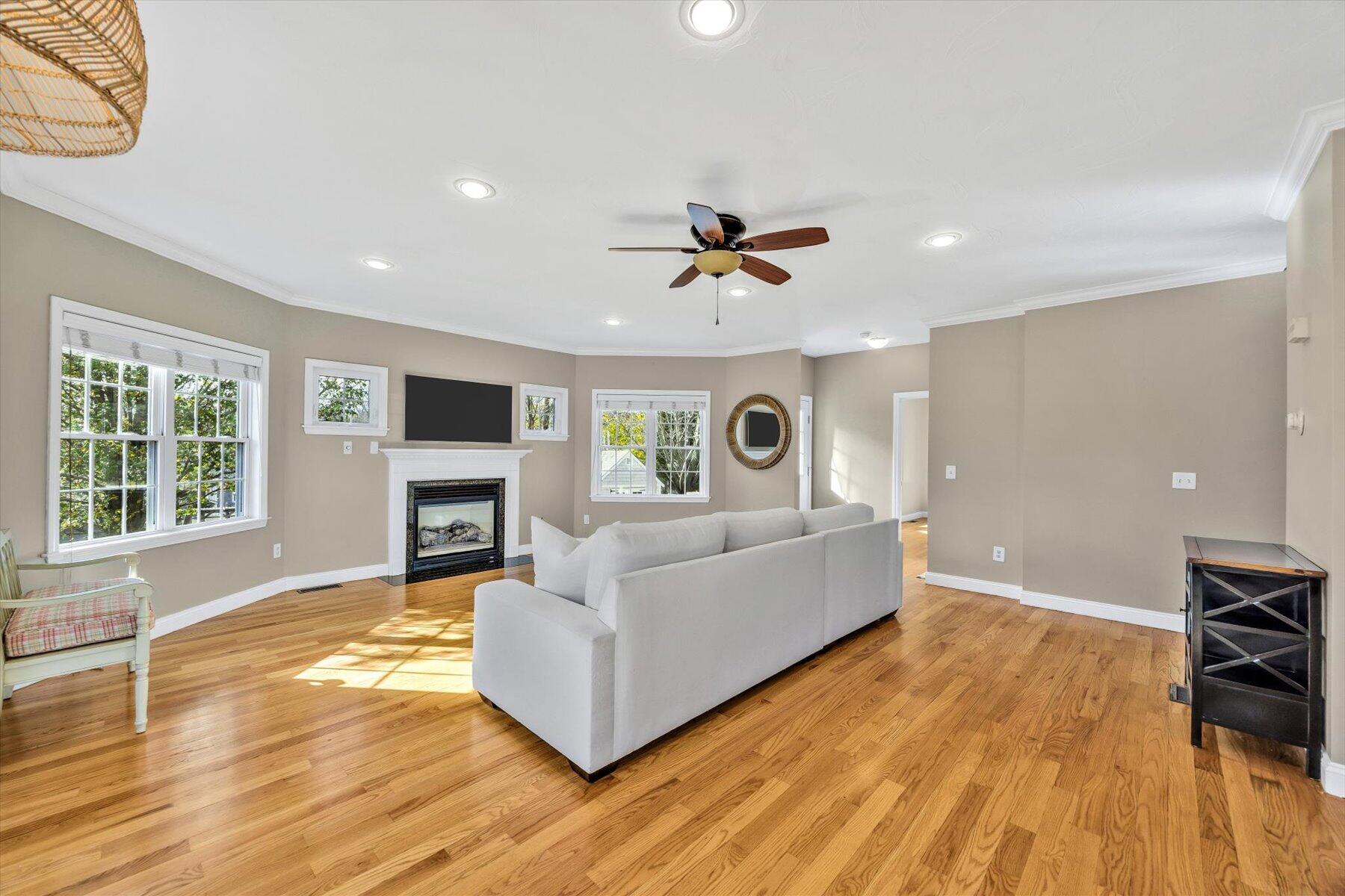 Sandwich, Massachusetts 02563, United States, 3 Bedrooms Bedrooms, ,3 BathroomsBathrooms,Residential,Active,249164