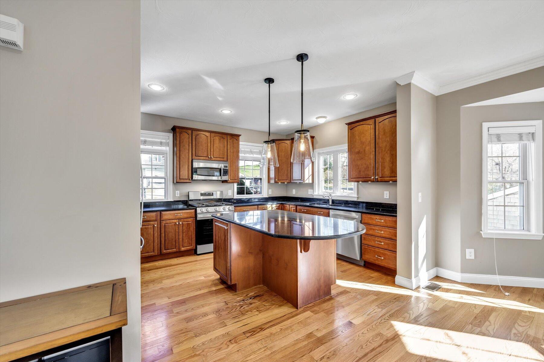 Sandwich, Massachusetts 02563, United States, 3 Bedrooms Bedrooms, ,3 BathroomsBathrooms,Residential,Active,249164