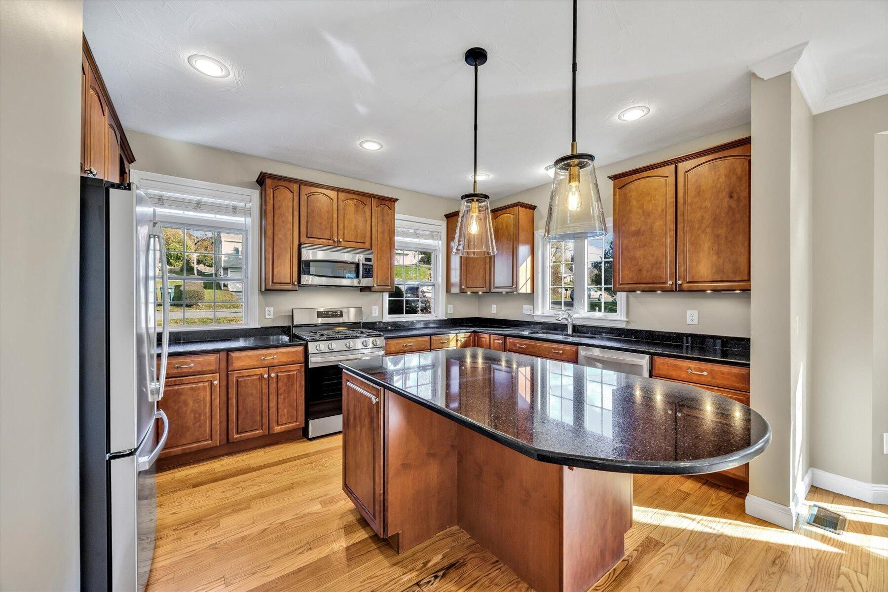 Sandwich, Massachusetts 02563, United States, 3 Bedrooms Bedrooms, ,3 BathroomsBathrooms,Residential,Active,249164