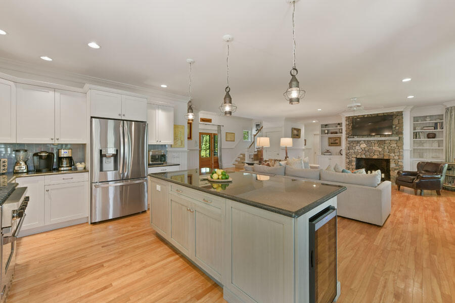 Osterville, Massachusetts 02655, United States, 5 Bedrooms Bedrooms, ,4 BathroomsBathrooms,Residential,Active,157769