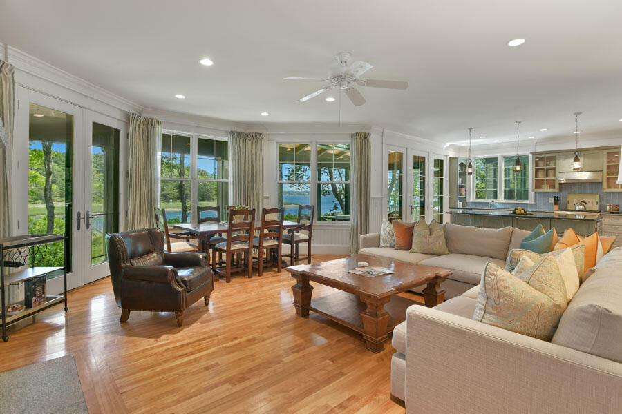 Osterville, Massachusetts 02655, United States, 5 Bedrooms Bedrooms, ,4 BathroomsBathrooms,Residential,Active,157769