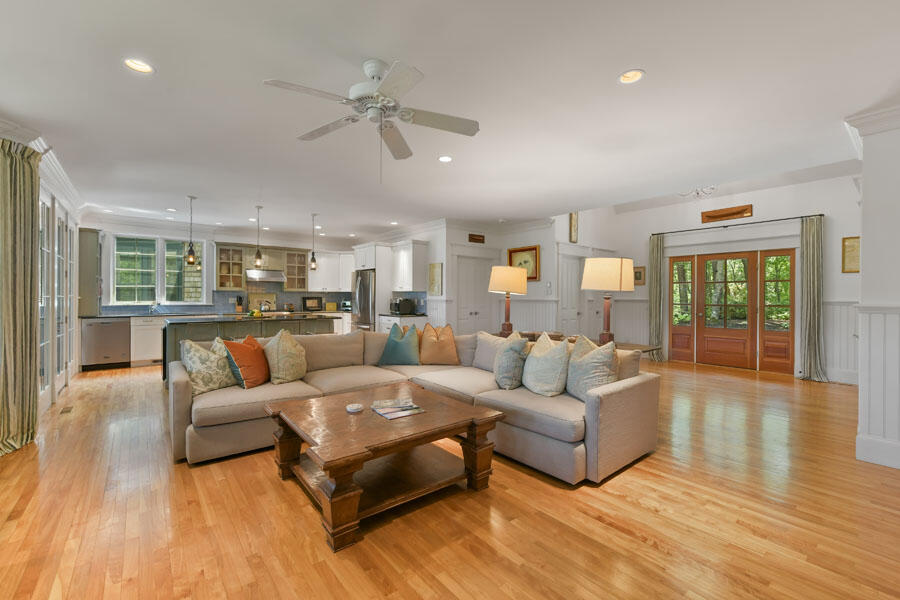 Osterville, Massachusetts 02655, United States, 5 Bedrooms Bedrooms, ,4 BathroomsBathrooms,Residential,Active,157769