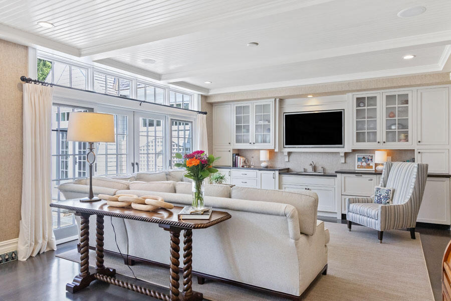 Osterville, Massachusetts 02655, United States, 7 Bedrooms Bedrooms, ,10 BathroomsBathrooms,Residential,Active,142834