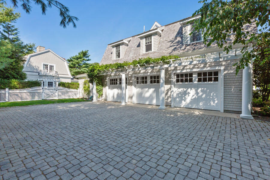 Osterville, Massachusetts 02655, United States, 7 Bedrooms Bedrooms, ,10 BathroomsBathrooms,Residential,Active,142834