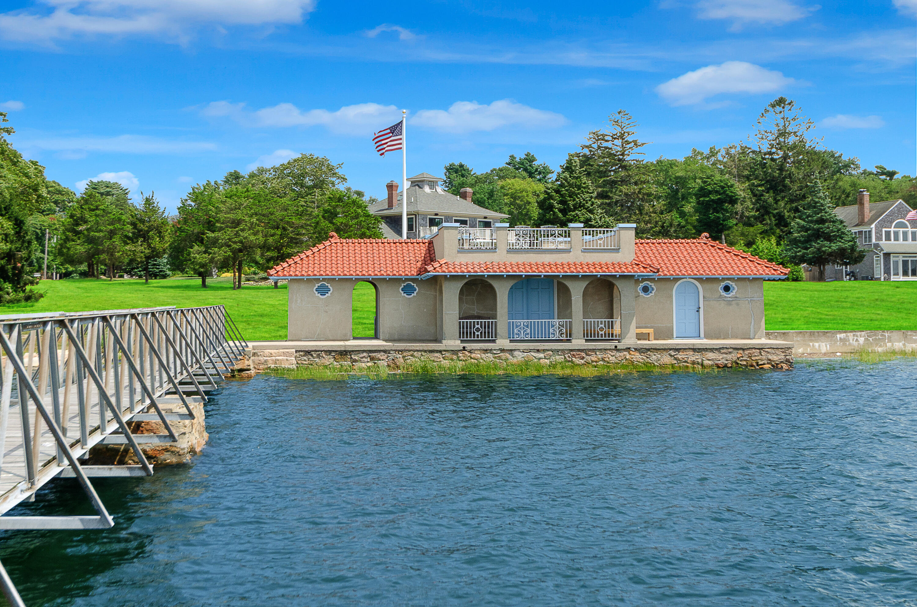 Marion, Massachusetts 02738, United States, 5 Bedrooms Bedrooms, ,4 BathroomsBathrooms,Residential,Active,201638