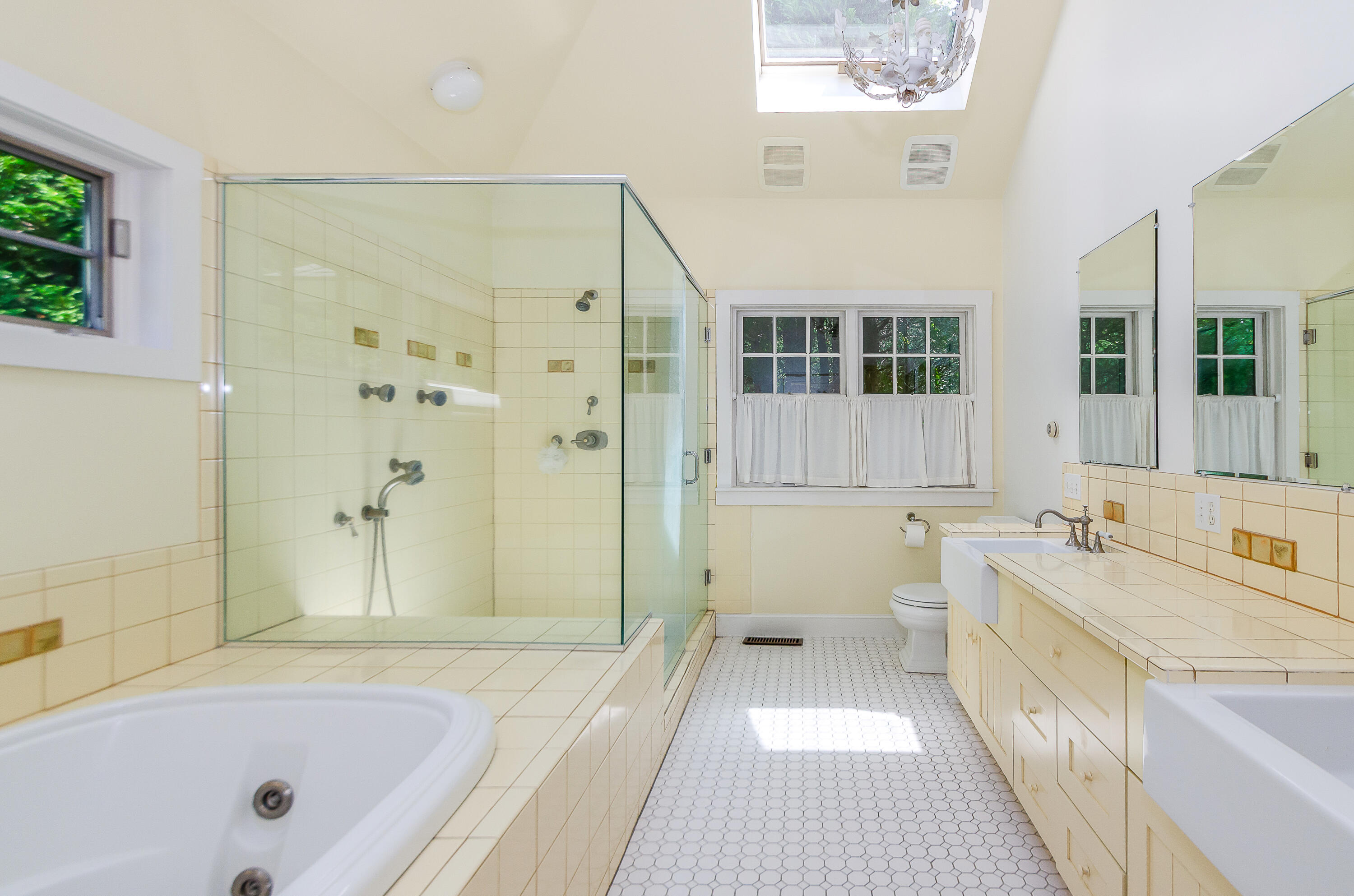 Marion, Massachusetts 02738, United States, 5 Bedrooms Bedrooms, ,4 BathroomsBathrooms,Residential,Active,201638