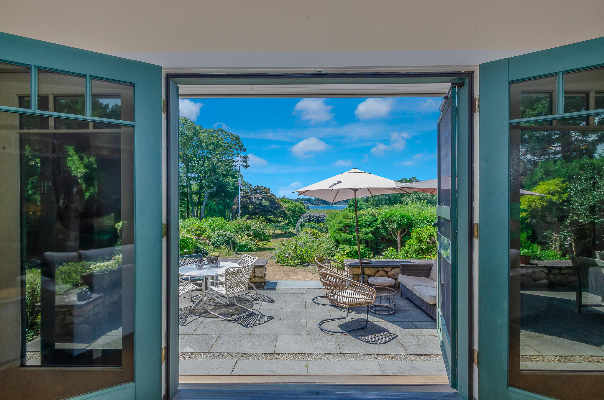 Marion, Massachusetts 02738, United States, 5 Bedrooms Bedrooms, ,4 BathroomsBathrooms,Residential,Active,201638