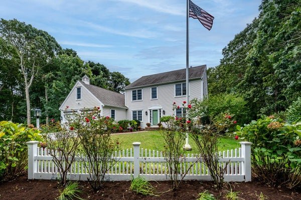 93 AVON RD, YARMOUTH PORT, MA 02675 - Image 33fb2b9f552a43bc64cbcb1c825baa5c/1543844020