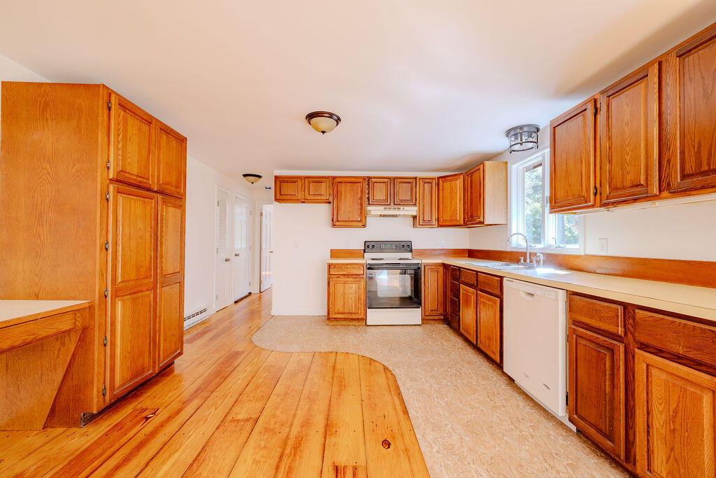 Wellfleet, Massachusetts 02667, United States, 3 Bedrooms Bedrooms, ,2 BathroomsBathrooms,Residential,Active,225945