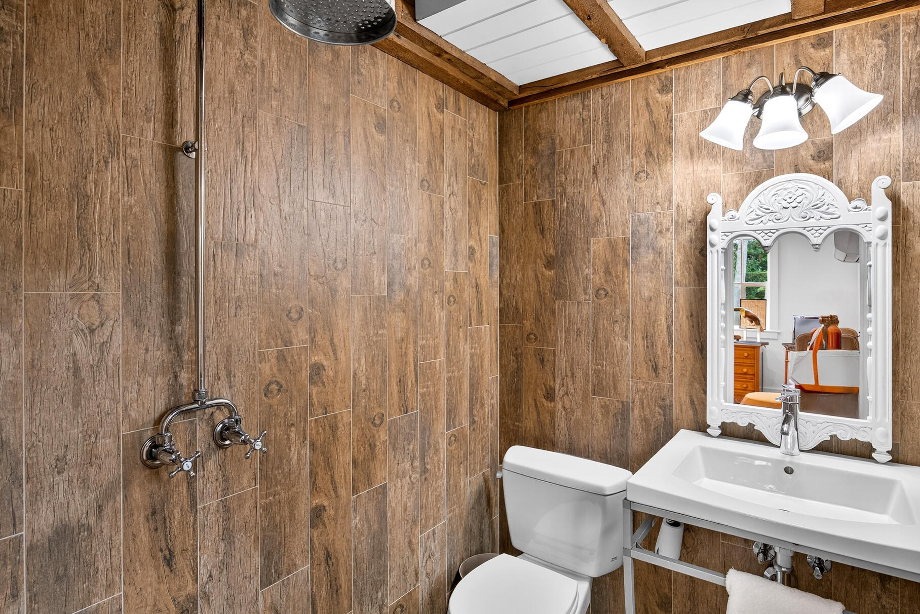 Provincetown, Massachusetts 02657, United States, 4 Bedrooms Bedrooms, ,5 BathroomsBathrooms,Residential,Active,220298