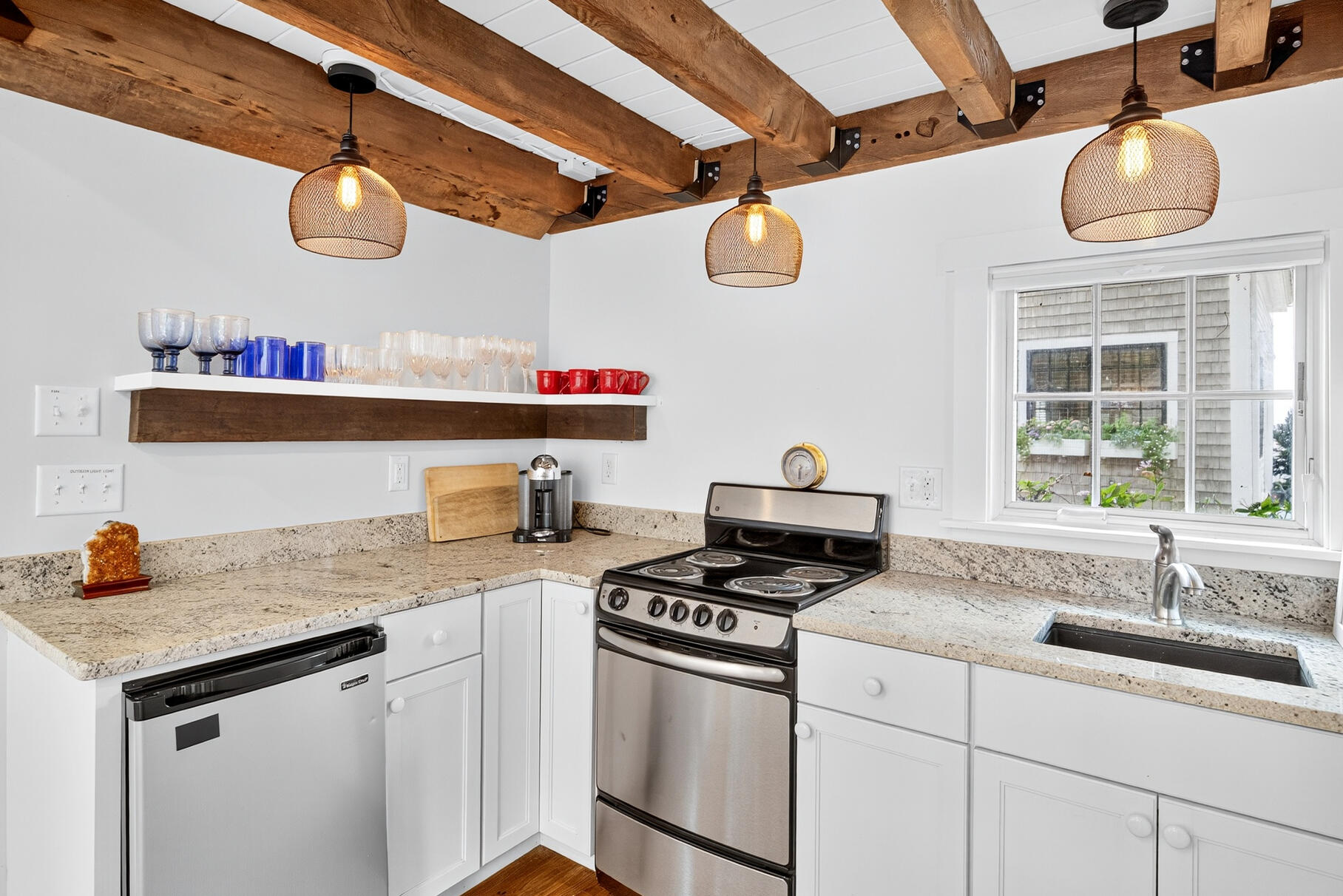 Provincetown, Massachusetts 02657, United States, 4 Bedrooms Bedrooms, ,5 BathroomsBathrooms,Residential,Active,220298