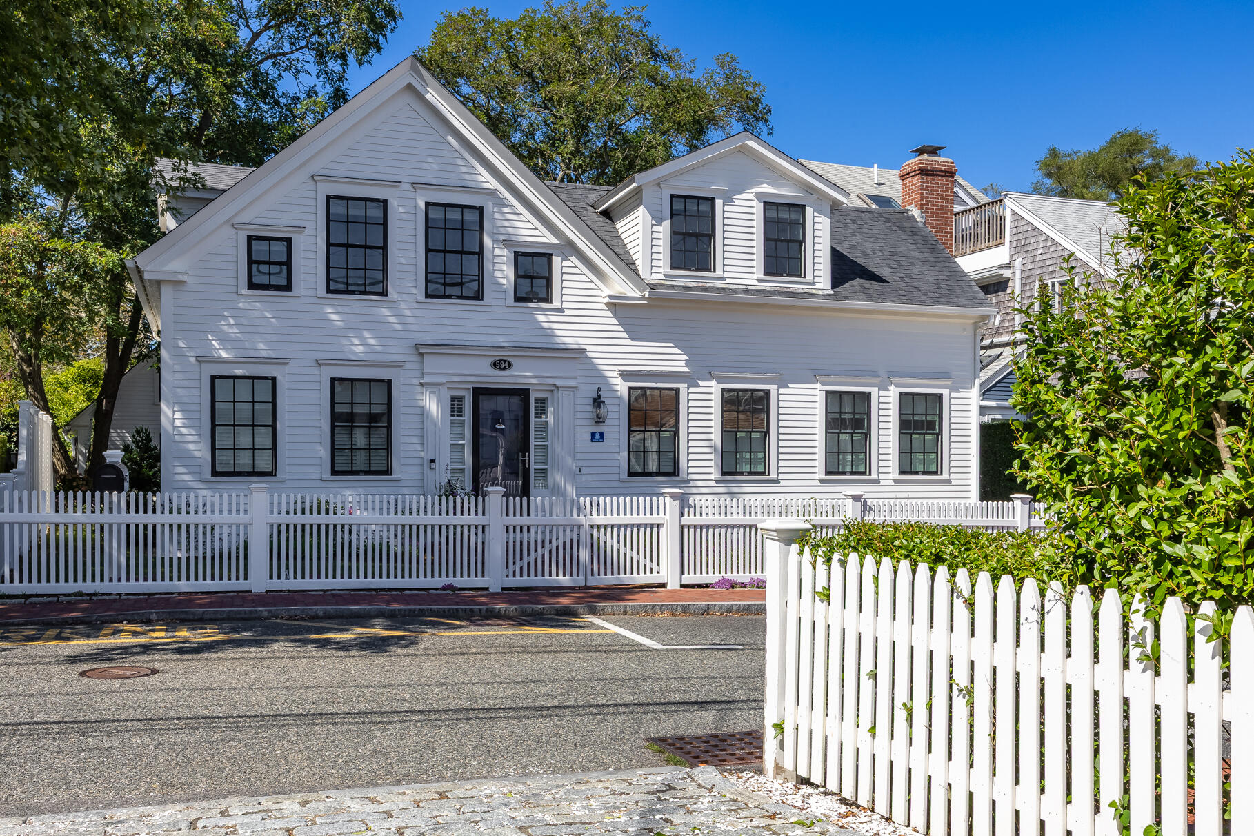 Provincetown, Massachusetts 02657, United States, 4 Bedrooms Bedrooms, ,5 BathroomsBathrooms,Residential,Active,220298