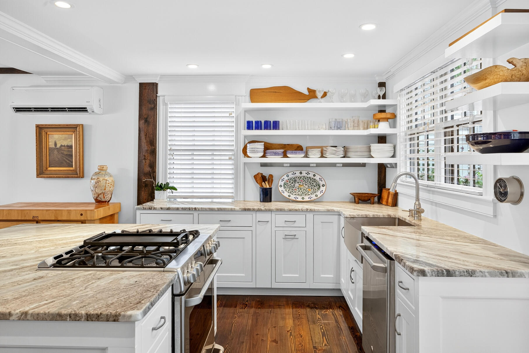 Provincetown, Massachusetts 02657, United States, 4 Bedrooms Bedrooms, ,5 BathroomsBathrooms,Residential,Active,220298