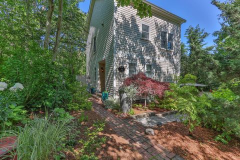 Townhouse in Provincetown MA 258a Bradford Street 31.jpg