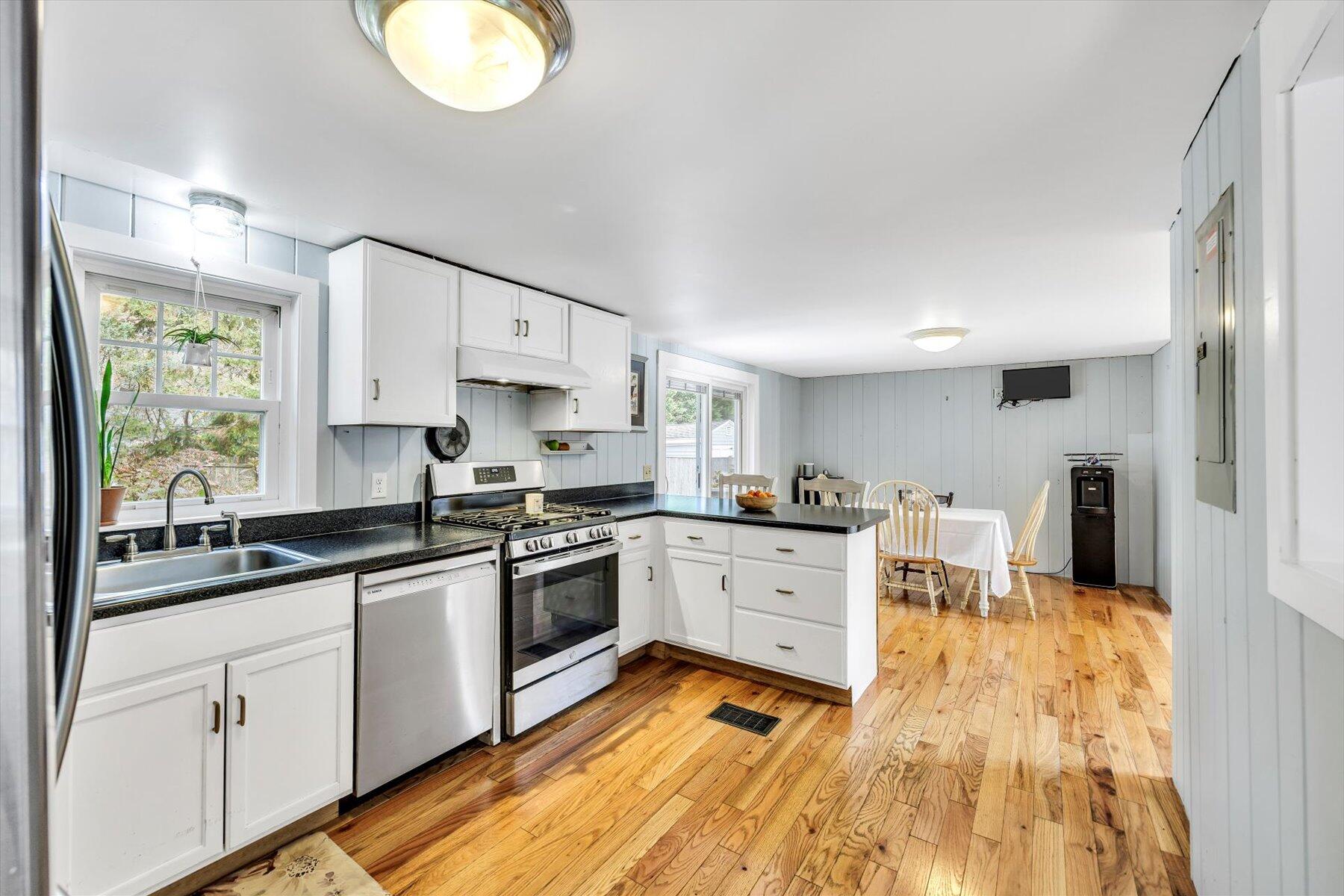 Marstons Mills, Massachusetts 02648, United States, 2 Bedrooms Bedrooms, ,1 BathroomBathrooms,Residential,Active,239532