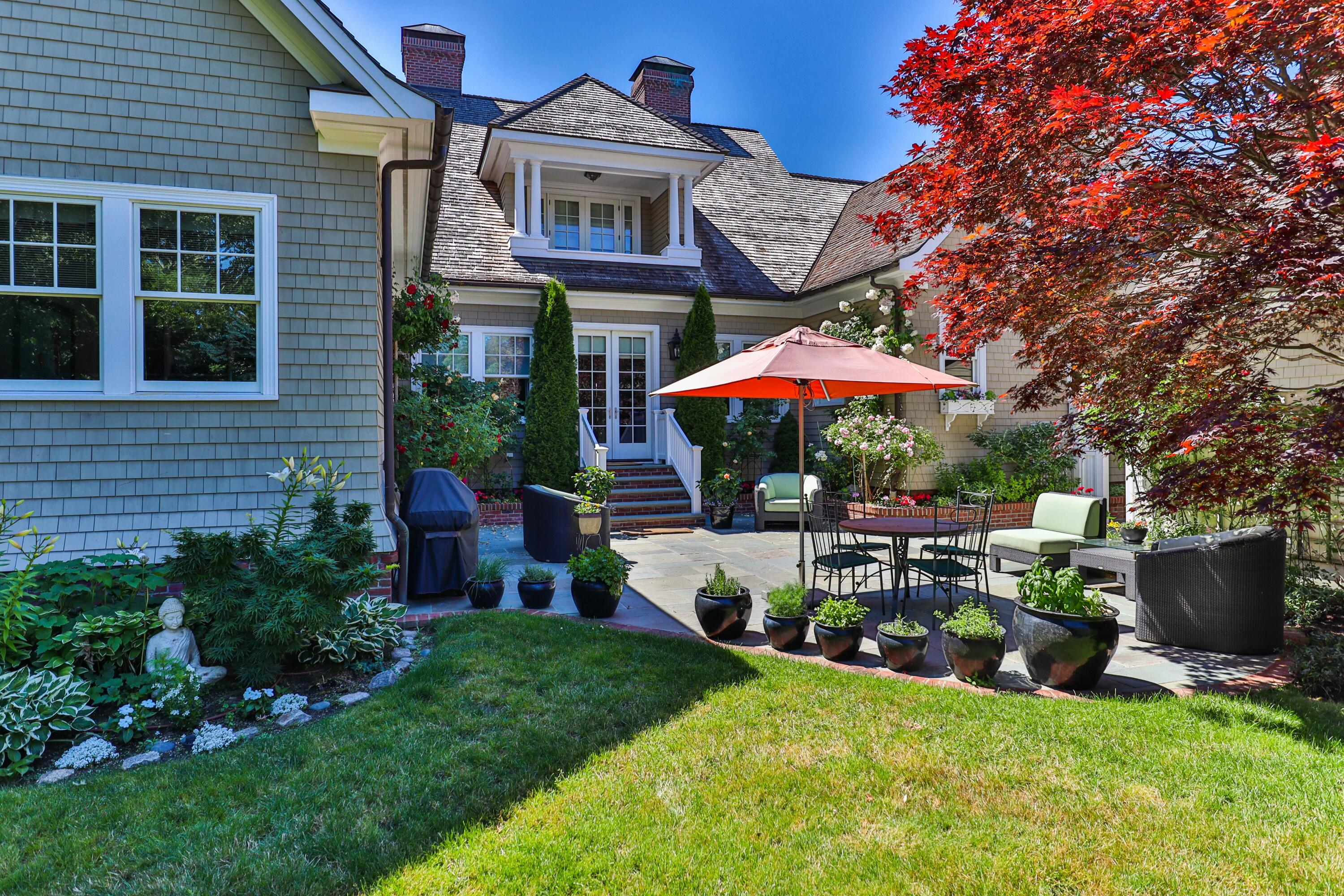 Osterville, Massachusetts 02655, United States, 5 Bedrooms Bedrooms, ,6 BathroomsBathrooms,Residential,Active,98907