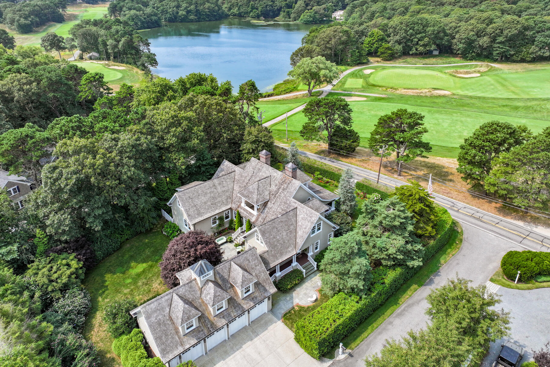 Osterville, Massachusetts 02655, United States, 5 Bedrooms Bedrooms, ,6 BathroomsBathrooms,Residential,Active,98907