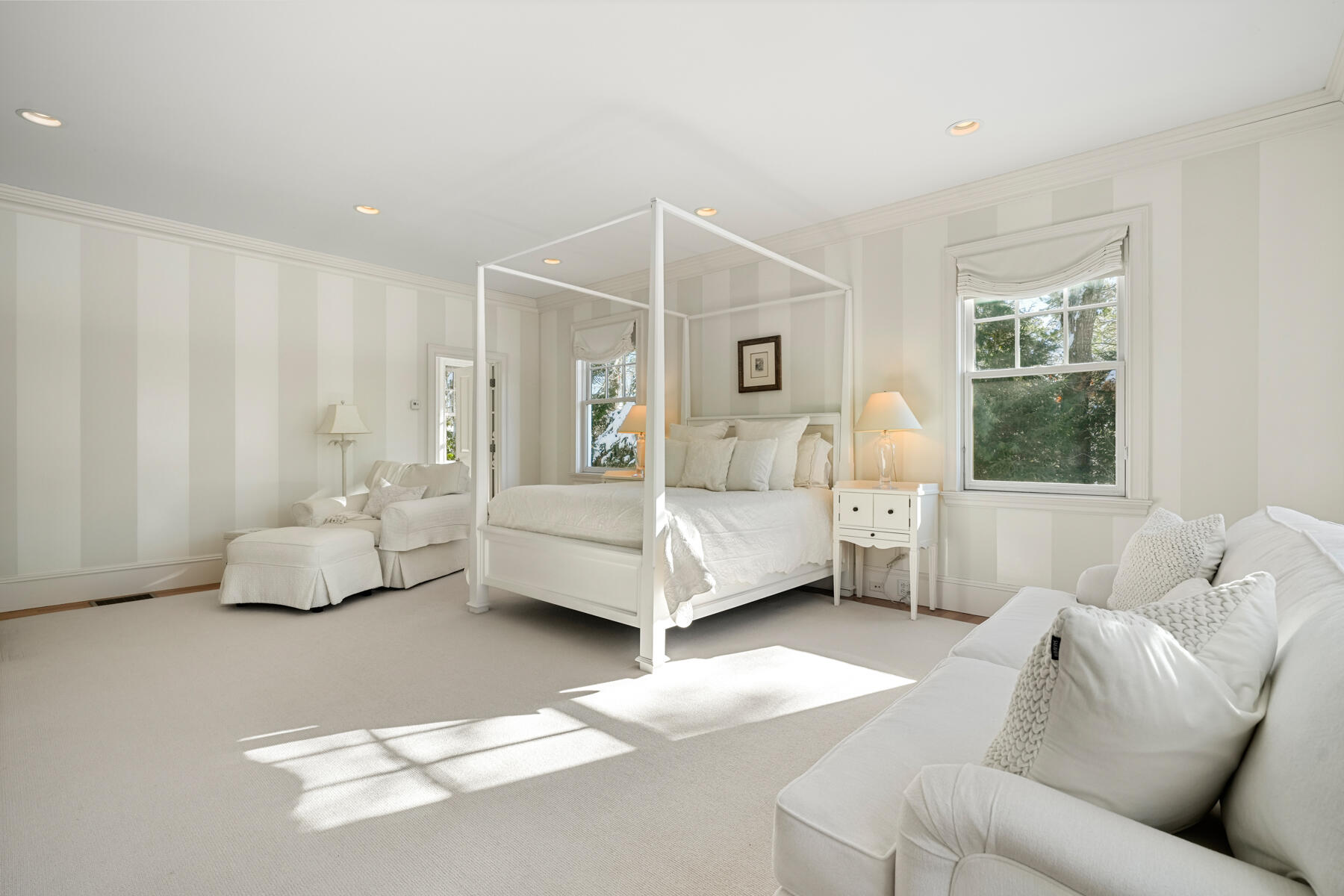 Osterville, Massachusetts 02655, United States, 5 Bedrooms Bedrooms, ,6 BathroomsBathrooms,Residential,Active,98907