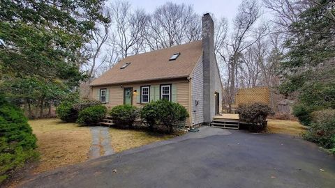 Photo of 6 Highview Avenue, Mashpee, MA 02649 (MLS # 22601070)