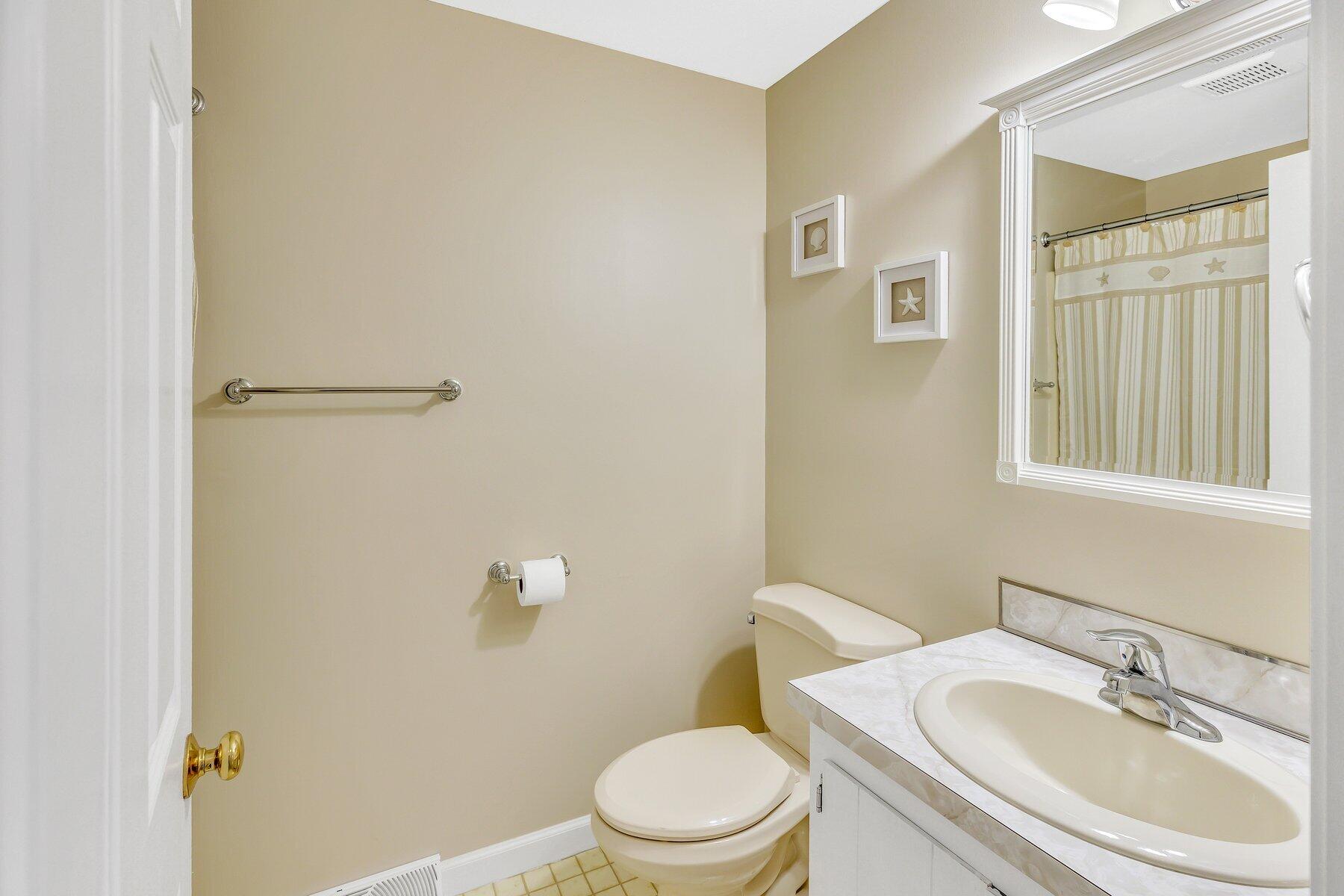 Yarmouth Port, Massachusetts 02675, United States, 2 Bedrooms Bedrooms, ,2 BathroomsBathrooms,Residential,Active,215799